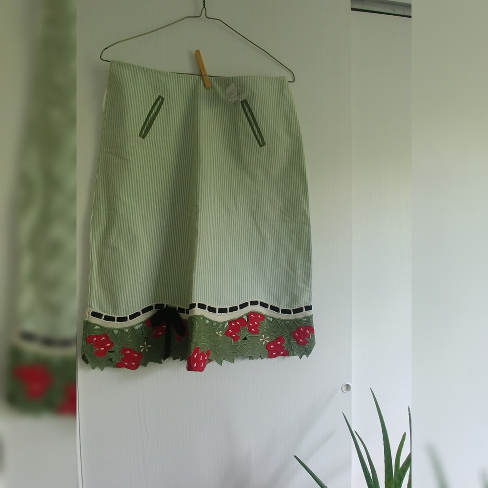 Snak Anthropologie Strawberry Skirt size 2 NWT